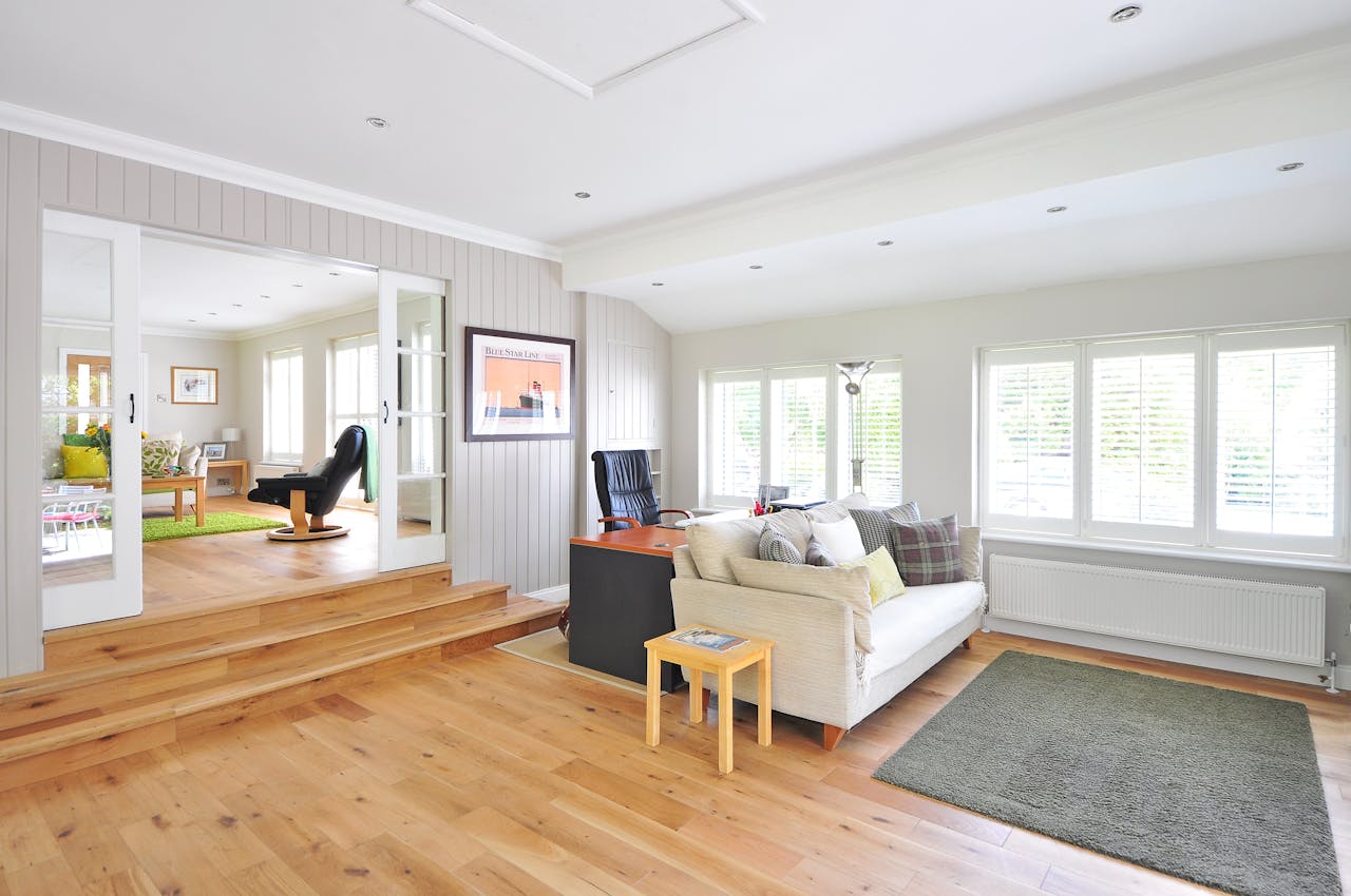 Living-room-with-hardwood-floor